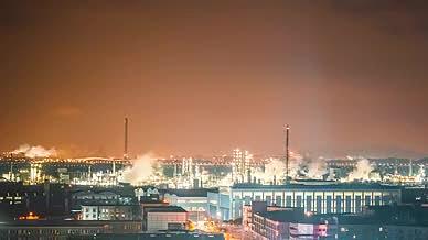 8K实拍化工厂化工企业工业排放延时摄影视频的预览图